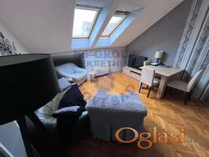 Trosoban duplex u lepo održavanoj zgradi i top lokaciji